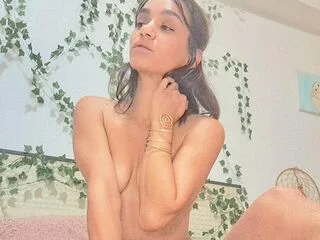 KiraMaes free live xxx cams