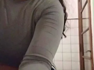 Yourlaatingirl free live xxx cams