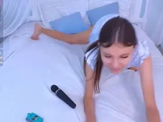 Little__lunaa free live xxx cams